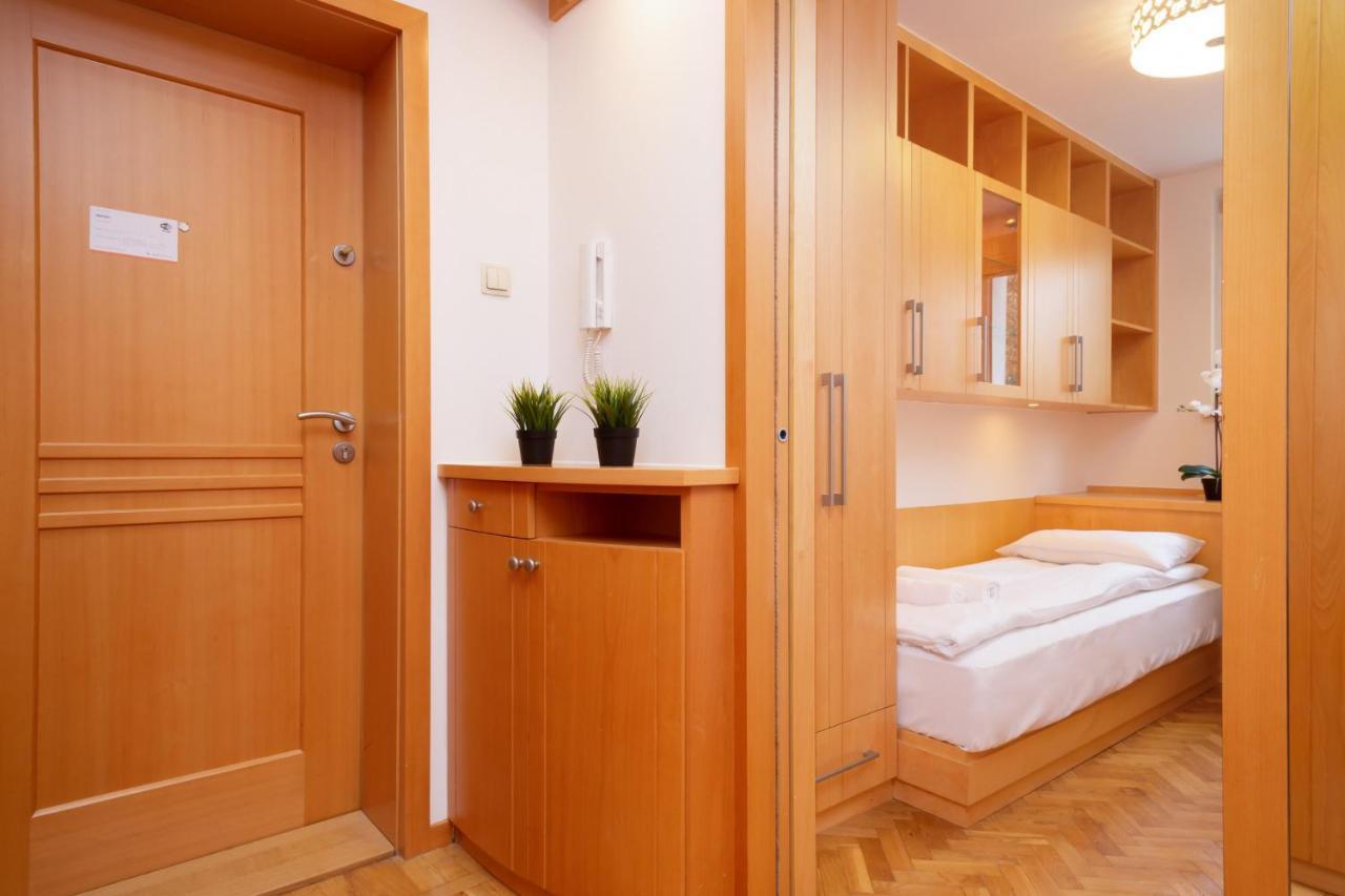 Two-Bedroom Family Apartment Esperanto Next To Klif By Noclegi Renters Varsavia Esterno foto