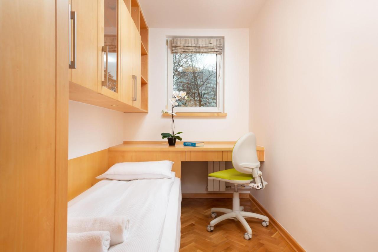 Two-Bedroom Family Apartment Esperanto Next To Klif By Noclegi Renters Varsavia Esterno foto