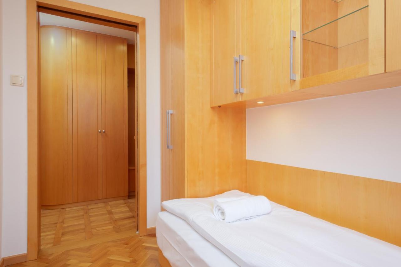 Two-Bedroom Family Apartment Esperanto Next To Klif By Noclegi Renters Varsavia Esterno foto